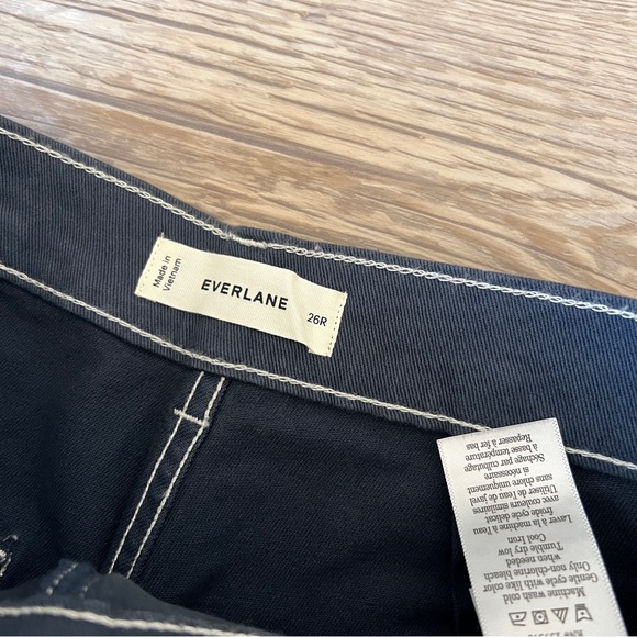 Everlane Utility Gardener Pant in Navy. Size 26 Regular. - Picture 6 of 6